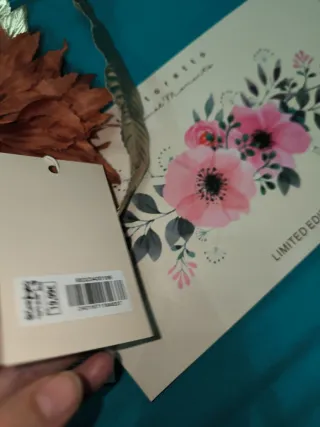 Tocado floral marrón y plateado