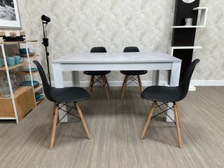 Mesa Comedor con 4 Sillas