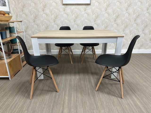 Mesa Comedor + 4 Sillas Negras