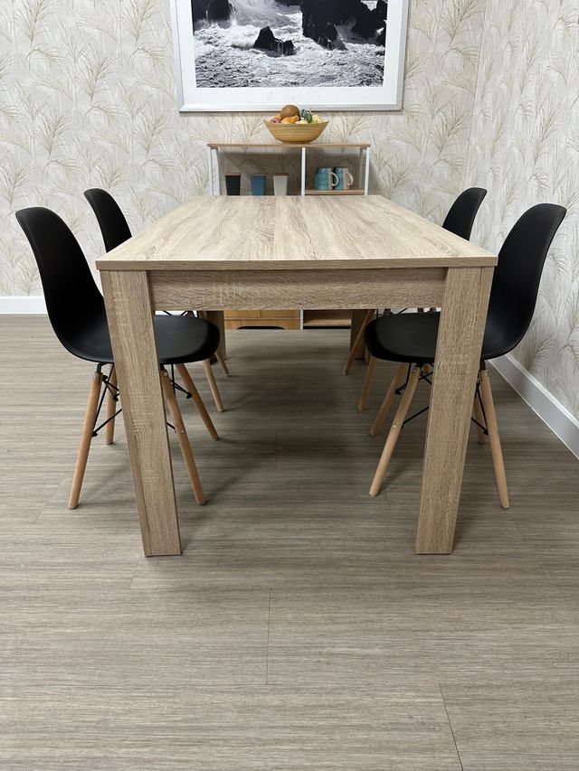 Mesa Comedor + 4 Sillas Negras