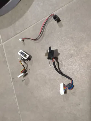 Despiece de Logitech G25 fuente, placa base, cable