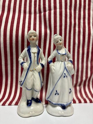 Pareja figuras cerámica estilo antiguo