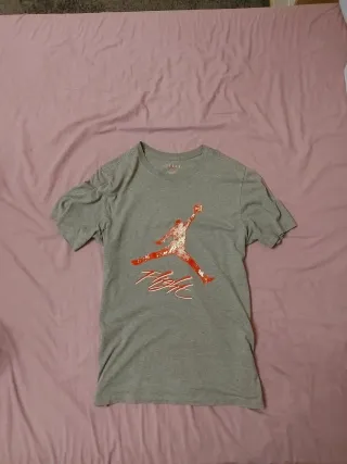 Camiseta Jordan Gris y Rojo Talla M/S