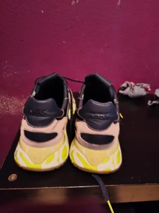 Zapatillas Michael Kors Beige y Amarillo