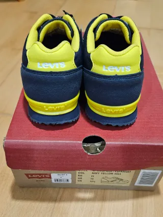 Tenis niño Levi's Navy Yellow Talla 31 sin estrena