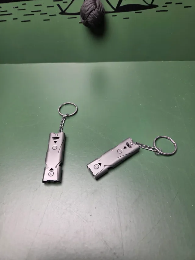 Llavero Silbato Metálico 130dB