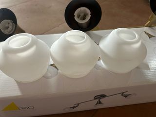 Lámpara TRIO 3 focos dorada y cristal