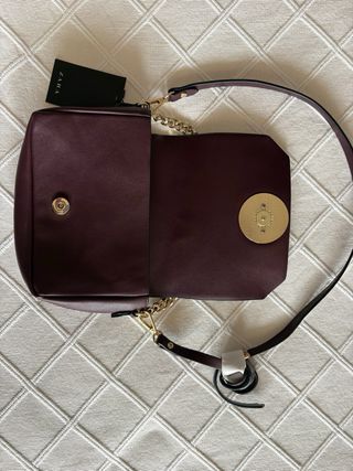 Bolso bandolera efecto piel burdeos Zara