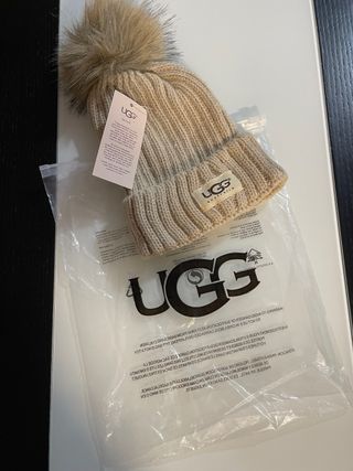 Gorro UGG bege com pompom