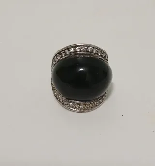 Anillo antiguo con piedra negra y perlas