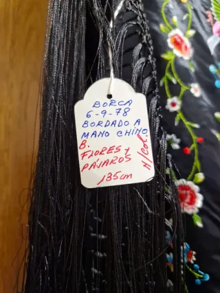 Manton bordado a mano