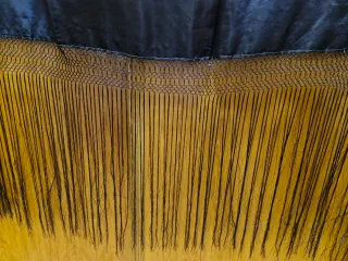 Manton bordado a mano