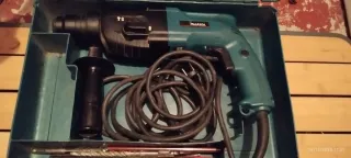 Taladro percutor Makita con maletín