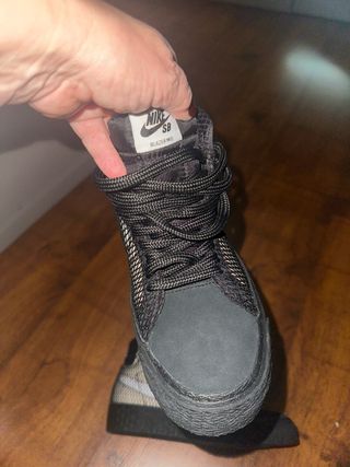 Zapatillas Nike Casual Negras y Plateadas