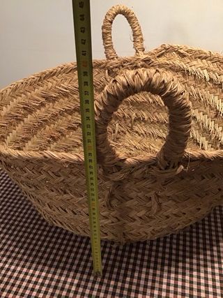 Cesta grande de esparto o yute. leñero