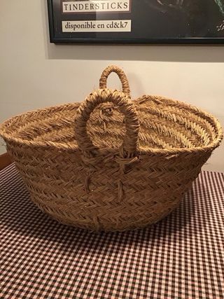 Cesta grande de esparto o yute. leñero