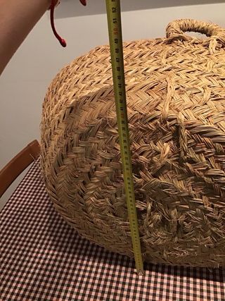 Cesta grande de esparto o yute. leñero