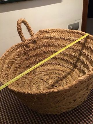 Cesta grande de esparto o yute. leñero