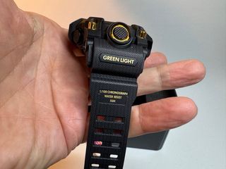 Reloj SKMEI Negro y Dorado