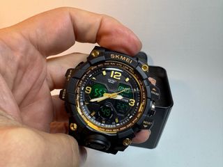 Reloj SKMEI Negro y Dorado