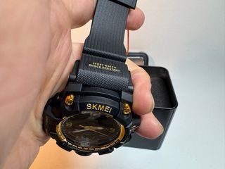 Reloj SKMEI Negro y Dorado