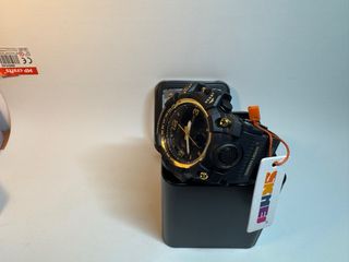 Reloj SKMEI Negro y Dorado