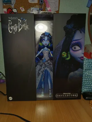 Monster High Skullector Novia Cadáver Emily