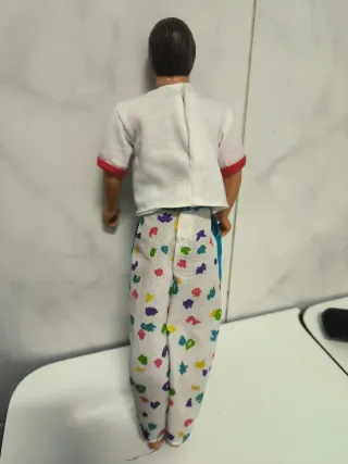 Ken Articulado con Abbigliamento Disney Mickey