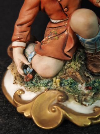 Volta, Capodimonte – Statuetta porcellana