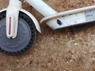 Monopatín Eléctrico Blanco