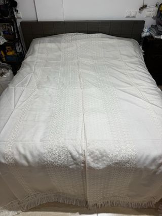 Lote 2 colchas El Corte Inglés bordadas