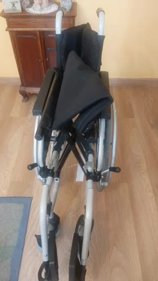 Silla de ruedas, ests nueva. Aguanta hasta 120 kg.