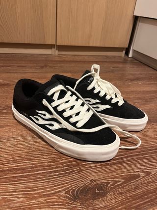 Zapatillas Straye Negras y Blancas