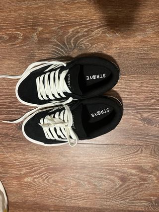 Zapatillas Straye Negras y Blancas