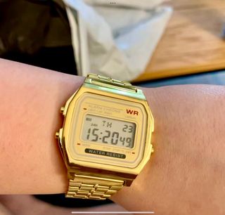 Reloj Digital Dorado WR 50