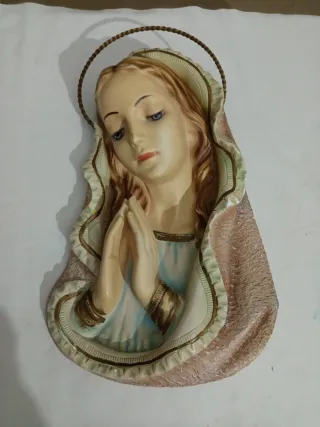 Virgen María rezando