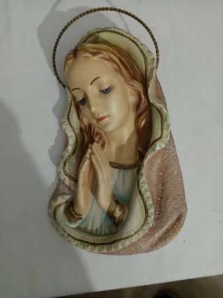 Virgen María rezando
