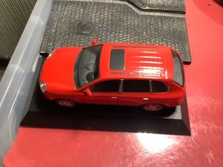 Coche Porsche Cayenne 1/43 Hongwell Rojo