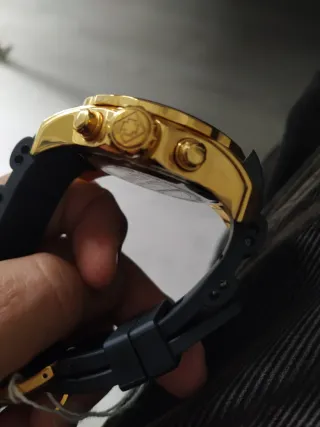 Relógio Invicta Dourado e Azul Cronógrafo