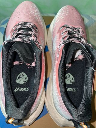 Zapatillas Asics Novablast 4 Rosa/Blanco