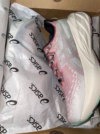 Zapatillas Asics Novablast 4 Rosa/Blanco