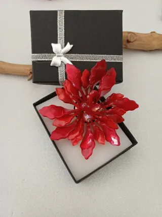 Spilla fiore rossa