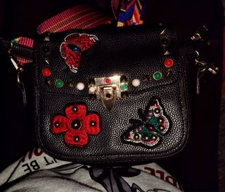 Bolso joya negro y rojo 15x14cm