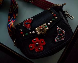 Bolso joya negro y rojo 15x14cm