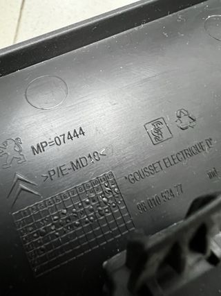 Acabamento de Porta Peugeot Citroen 9801052477