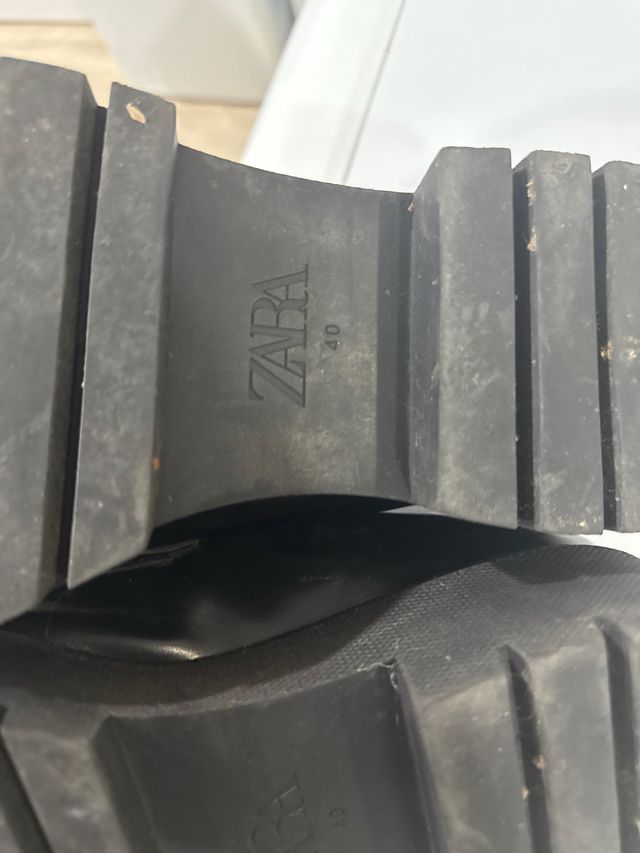 Mocasines negros con cadena dorada T40