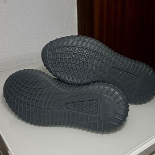 Adidas Yeezy Boost 350 V2 Bred