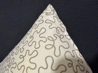 Cojines nuevos IKEA blancos y grises x 2