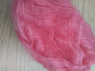 Bufanda Sophie tejida a crochet rosa