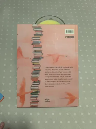 LA MONTAÑA DE LIBROS MAS ALTA DEL MUNDO (Spanis...